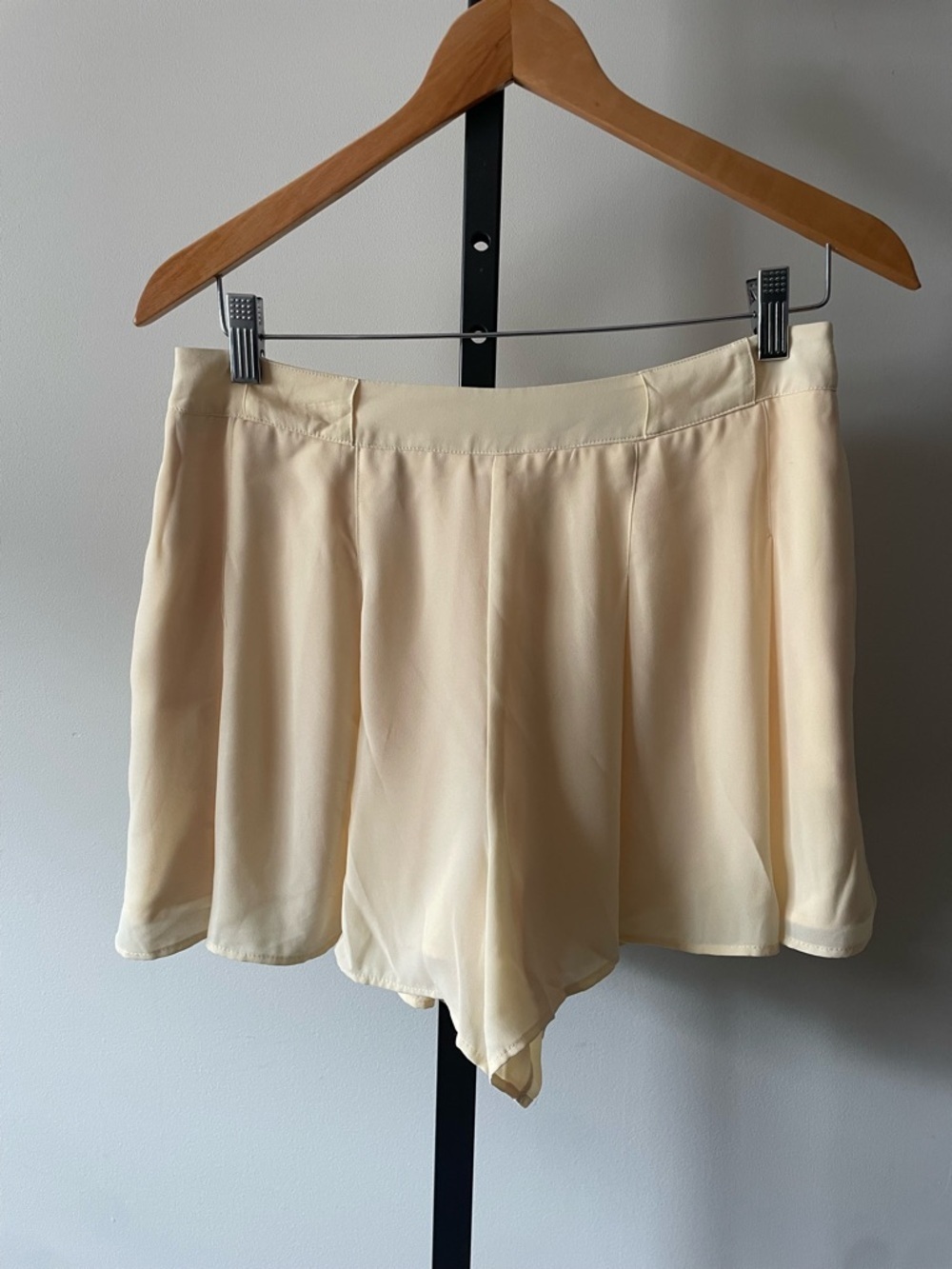 NEW Sunday Best Shorts High Rise Pale Yellow Pleated Size 10